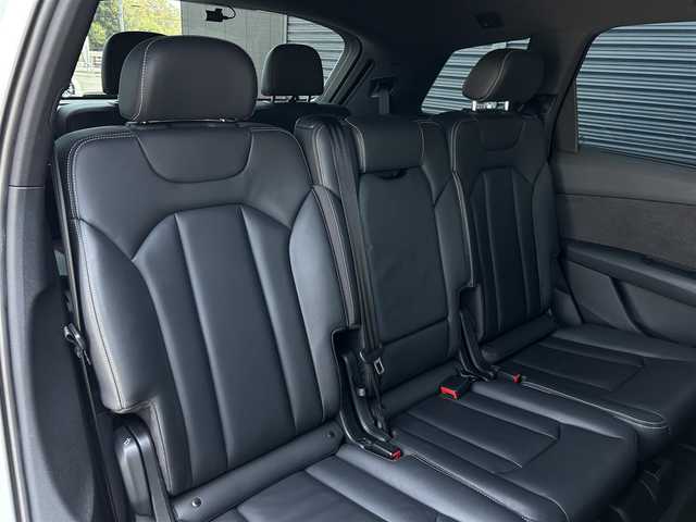 アウディ Ｑ７ 3.0TFSI クワトロ Sライン PKG 茨城県 2018(平30)年 6.3万km グレイシアホワイトメタリック Ｓラインパッケージ　/７シーターＰＫＧ　/・サンブラインド　/・全席Ｓヒーター　/・4ゾーンデラックスオートマチックエアコンディショナー/リアアシスタンスＰ　/・アウディプレセンスリア　/・アウディサイドアシスト　/・サイドエアバック/マトリクスLED/ＡＣＣ　/レーンアシスト/黒革スポーツシート　/M付パワーシート/パワーテールゲート/３６０度カメラ　/ナビ　/１２セグ/CarPlay/ETC2.0/禁煙車