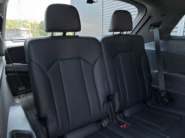 アウディ Ｑ７ 3.0TFSI クワトロ Sライン PKG 茨城県 2018(平30)年 6.3万km グレイシアホワイトメタリック Ｓラインパッケージ　/７シーターＰＫＧ　/・サンブラインド　/・全席Ｓヒーター　/・4ゾーンデラックスオートマチックエアコンディショナー/リアアシスタンスＰ　/・アウディプレセンスリア　/・アウディサイドアシスト　/・サイドエアバック/マトリクスLED/ＡＣＣ　/レーンアシスト/黒革スポーツシート　/M付パワーシート/パワーテールゲート/３６０度カメラ　/ナビ　/１２セグ/CarPlay/ETC2.0/禁煙車