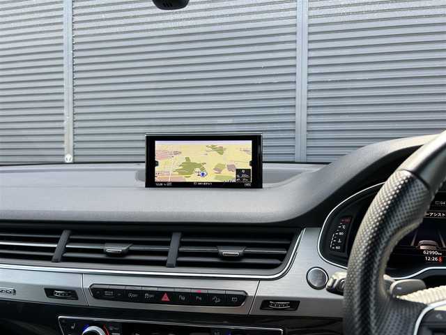 アウディ Ｑ７ 3.0TFSI クワトロ Sライン PKG 茨城県 2018(平30)年 6.3万km グレイシアホワイトメタリック Ｓラインパッケージ　/７シーターＰＫＧ　/・サンブラインド　/・全席Ｓヒーター　/・4ゾーンデラックスオートマチックエアコンディショナー/リアアシスタンスＰ　/・アウディプレセンスリア　/・アウディサイドアシスト　/・サイドエアバック/マトリクスLED/ＡＣＣ　/レーンアシスト/黒革スポーツシート　/M付パワーシート/パワーテールゲート/３６０度カメラ　/ナビ　/１２セグ/CarPlay/ETC2.0/禁煙車