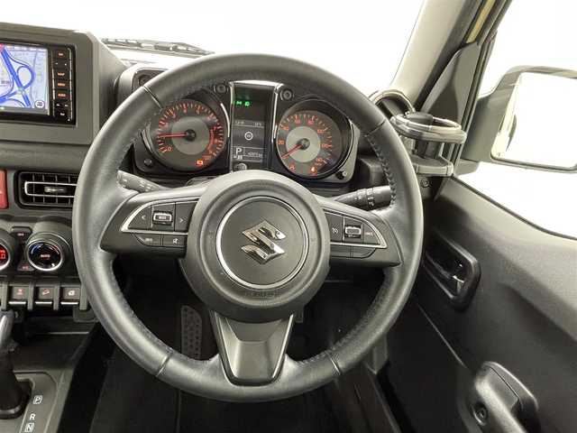 スズキ ジムニー XC 熊本県 2022(令4)年 4.3万km シフォンアイボリーメタリックブラック2トーンルーフ ワンオーナー　/禁煙車　/４WD/社外ナビ（ＢＴ・フルセグ・ＳＤ）/純正前方ドライブレコーダー　/ビルトインＥＴＣ　/前席シートヒーター　/クルーズコントロール　/スズキセーフティサポート/・デュアルカメラブレーキサポート/・車線逸脱警報機能/・誤発進制御機能/・先行車発進お知らせ機能/・標識認識機能/横滑り防止/アイドリングストップ/純正フロアマット/純正１７インチAW/オートライト/オートマチックハイビーム/LEDヘッドライト/フォグライト/スマートキー/プッシュスタート/スペアキー1本/保証書/取扱説明書