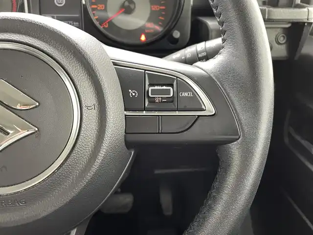 スズキ ジムニー XC 熊本県 2022(令4)年 4.3万km シフォンアイボリーメタリックブラック2トーンルーフ ワンオーナー　/禁煙車　/４WD/社外ナビ（ＢＴ・フルセグ・ＳＤ）/純正前方ドライブレコーダー　/ビルトインＥＴＣ　/前席シートヒーター　/クルーズコントロール　/スズキセーフティサポート/・デュアルカメラブレーキサポート/・車線逸脱警報機能/・誤発進制御機能/・先行車発進お知らせ機能/・標識認識機能/横滑り防止/アイドリングストップ/純正フロアマット/純正１７インチAW/オートライト/オートマチックハイビーム/LEDヘッドライト/フォグライト/スマートキー/プッシュスタート/スペアキー1本/保証書/取扱説明書