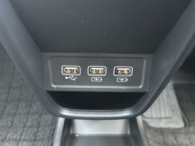 ホンダ Ｎ ＯＮＥ オリジナル 静岡県 2023(令5)年 1.2万km プラチナホワイトパール 純正ナビ/・ラジオ/・CD/DVD/フルセグTV/USB/SD/Bluetooth/ipod/主要装備/・バックカメラ　/・ドライブレコーダー　/・ＥＴＣ/・ホンダセンシング/・車線逸脱防止/・衝突被害軽減ブレーキ/・レーダークルーズコントロール　/・ステアリングリモコン　/・スマートキー　/・ハーフレザーシート/・ＬＥＤヘッドライト/・コーナーセンサー/・ステアリングリモコン/・オートライト/・オートホールド/・プッシュスタート/・スマートキー/・純正フロアマット/・純正アルミホイール