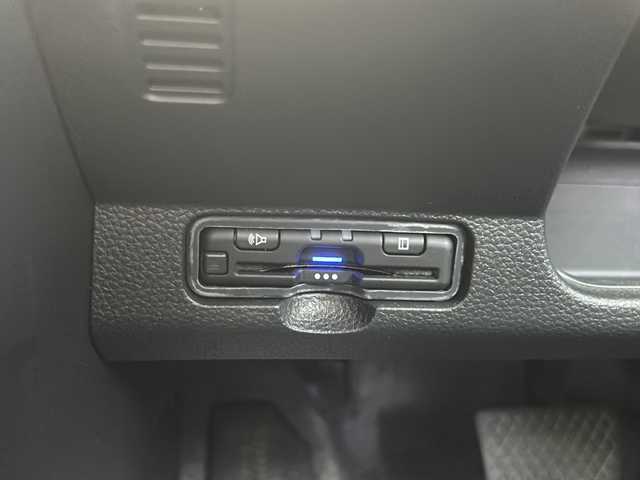 ホンダ Ｎ ＯＮＥ オリジナル 静岡県 2023(令5)年 1.2万km プラチナホワイトパール 純正ナビ/・ラジオ/・CD/DVD/フルセグTV/USB/SD/Bluetooth/ipod/主要装備/・バックカメラ　/・ドライブレコーダー　/・ＥＴＣ/・ホンダセンシング/・車線逸脱防止/・衝突被害軽減ブレーキ/・レーダークルーズコントロール　/・ステアリングリモコン　/・スマートキー　/・ハーフレザーシート/・ＬＥＤヘッドライト/・コーナーセンサー/・ステアリングリモコン/・オートライト/・オートホールド/・プッシュスタート/・スマートキー/・純正フロアマット/・純正アルミホイール