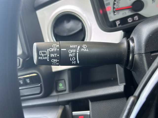 ホンダ Ｎ ＯＮＥ オリジナル 静岡県 2023(令5)年 1.2万km プラチナホワイトパール 純正ナビ/・ラジオ/・CD/DVD/フルセグTV/USB/SD/Bluetooth/ipod/主要装備/・バックカメラ　/・ドライブレコーダー　/・ＥＴＣ/・ホンダセンシング/・車線逸脱防止/・衝突被害軽減ブレーキ/・レーダークルーズコントロール　/・ステアリングリモコン　/・スマートキー　/・ハーフレザーシート/・ＬＥＤヘッドライト/・コーナーセンサー/・ステアリングリモコン/・オートライト/・オートホールド/・プッシュスタート/・スマートキー/・純正フロアマット/・純正アルミホイール