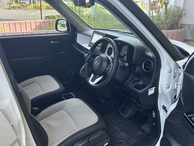 ホンダ Ｎ ＯＮＥ オリジナル 静岡県 2023(令5)年 1.2万km プラチナホワイトパール 純正ナビ/・ラジオ/・CD/DVD/フルセグTV/USB/SD/Bluetooth/ipod/主要装備/・バックカメラ　/・ドライブレコーダー　/・ＥＴＣ/・ホンダセンシング/・車線逸脱防止/・衝突被害軽減ブレーキ/・レーダークルーズコントロール　/・ステアリングリモコン　/・スマートキー　/・ハーフレザーシート/・ＬＥＤヘッドライト/・コーナーセンサー/・ステアリングリモコン/・オートライト/・オートホールド/・プッシュスタート/・スマートキー/・純正フロアマット/・純正アルミホイール