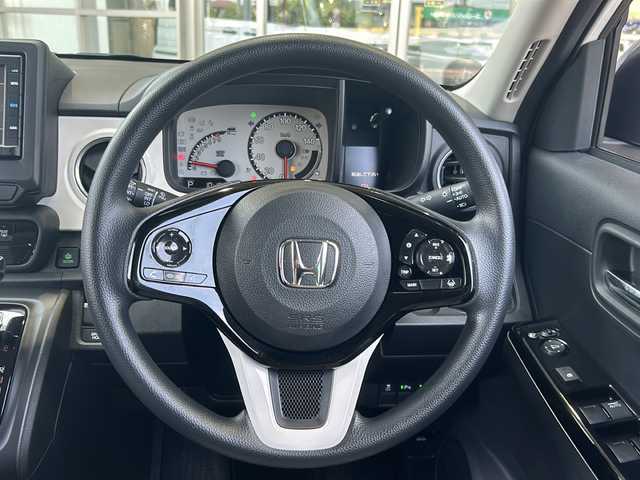 ホンダ Ｎ ＯＮＥ オリジナル 静岡県 2023(令5)年 1.2万km プラチナホワイトパール 純正ナビ/・ラジオ/・CD/DVD/フルセグTV/USB/SD/Bluetooth/ipod/主要装備/・バックカメラ　/・ドライブレコーダー　/・ＥＴＣ/・ホンダセンシング/・車線逸脱防止/・衝突被害軽減ブレーキ/・レーダークルーズコントロール　/・ステアリングリモコン　/・スマートキー　/・ハーフレザーシート/・ＬＥＤヘッドライト/・コーナーセンサー/・ステアリングリモコン/・オートライト/・オートホールド/・プッシュスタート/・スマートキー/・純正フロアマット/・純正アルミホイール