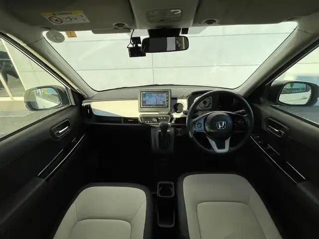ホンダ Ｎ ＯＮＥ オリジナル 千葉県 2023(令5)年 1.2万km プラチナホワイトパール 純正ナビ/・ラジオ/・CD/DVD/フルセグTV/USB/SD/Bluetooth/ipod/主要装備/・バックカメラ　/・ドライブレコーダー　/・ＥＴＣ/・ホンダセンシング/・車線逸脱防止/・衝突被害軽減ブレーキ/・レーダークルーズコントロール　/・ステアリングリモコン　/・スマートキー　/・ハーフレザーシート/・ＬＥＤヘッドライト/・コーナーセンサー/・ステアリングリモコン/・オートライト/・オートホールド/・プッシュスタート/・スマートキー/・純正フロアマット/・純正アルミホイール