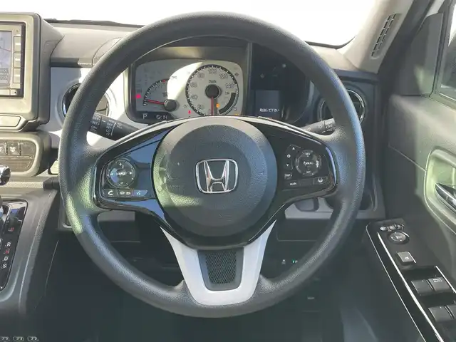 ホンダ Ｎ ＯＮＥ オリジナル 千葉県 2023(令5)年 1.2万km プラチナホワイトパール 純正ナビ/・ラジオ/・CD/DVD/フルセグTV/USB/SD/Bluetooth/ipod/主要装備/・バックカメラ　/・ドライブレコーダー　/・ＥＴＣ/・ホンダセンシング/・車線逸脱防止/・衝突被害軽減ブレーキ/・レーダークルーズコントロール　/・ステアリングリモコン　/・スマートキー　/・ハーフレザーシート/・ＬＥＤヘッドライト/・コーナーセンサー/・ステアリングリモコン/・オートライト/・オートホールド/・プッシュスタート/・スマートキー/・純正フロアマット/・純正アルミホイール