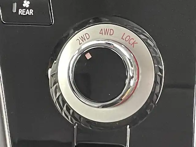 三菱 デリカＤ：５ シャモニー 千葉県 2025(令7)年 0.1千km 白Ⅱ 登録済未使用車/パートタイム4WD/全方位カメラ/両側電動スライドドア/衝突軽減ブレーキ/オートクルーズコントロール/車線逸脱警報/ハーフレザーシート/前席シートヒーター/D席パワーシート/ステアリングヒーター/パワーバックドア/電動パーキングブレーキ/ブレーキホールド/LEDヘッドライト/オートハイビーム/スマートキー/スペアキー/取扱説明書/保証書