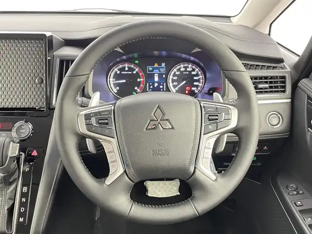 三菱 デリカＤ：５ シャモニー 千葉県 2025(令7)年 0.1千km 白Ⅱ 登録済未使用車/パートタイム4WD/全方位カメラ/両側電動スライドドア/衝突軽減ブレーキ/オートクルーズコントロール/車線逸脱警報/ハーフレザーシート/前席シートヒーター/D席パワーシート/ステアリングヒーター/パワーバックドア/電動パーキングブレーキ/ブレーキホールド/LEDヘッドライト/オートハイビーム/スマートキー/スペアキー/取扱説明書/保証書