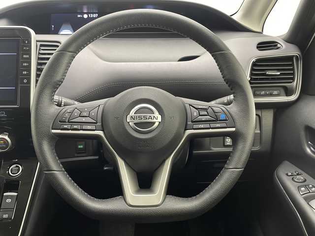 日産 セレナ ハイウェイスター V 宮崎県 2020(令2)年 3.7万km ブリリアントホワイトパール 2トーン プロパイロット/エマ―ジェンシーブレーキ/LDW（車線逸脱警報）/LDP（車線逸脱防止支援）/BSW（後側方車両検知警報）/BSI（後側方衝突防止支援）/速度標識表示/道路標識表示/オートマチックハイビーム/コーナーセンサー/インテリジェントパーキングアシスト/純正10インチSDナビ/フルセグTV/CD/DVD/Bluetooth/アラウンドビューモニター/両側パワースライドドア/ハンズフリーオートスライドドア/ビルトインETC/LEDヘッドライト/純正ドライブレコーダー（DJ4-D）/純正16インチAW