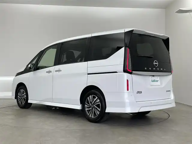 日産 セレナ e－パワー ハイウェイスター V 埼玉県 2025(令7)年 0.1千km プリズムホワイト 登録済未使用車　純正１２．３インチディスプレイオーディオ　フリップダウンモニター　アラウンドビュー　ＢＳＩ　プロパイロット　インテリジェントルームミラー　ＥＴＣ２．０　前後ドラレコ　ワイヤレス充電