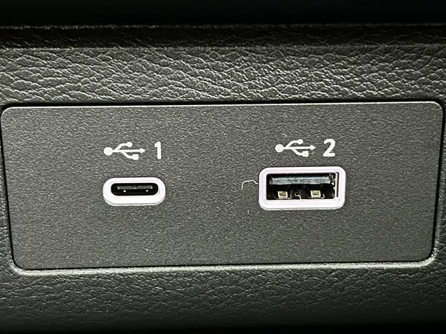 日産 セレナ e－4ORCE ハイウェイスターV 道央・札幌 2025(令7)年 0.1千km 白Ⅱ ・登録済未使用車/・4WD/・寒冷地仕様/・NissanConnectナビゲーション/・BT/HDMI/USB/フルセグ/・純正フリップダウンモニター/・インテリジェント アラウンドビューモニター/・インテリジェント ルームミラー/・ワイヤレス充電器/・ETC2.0ユニット（ビルトインタイプ）/・ドライブレコーダー（前後セット）/・プロパイロット（ナビリンク機能付）/・プロパイロット緊急停止支援システム（SOSコール機能付）/・レーンキープアシスト/・レーダークルーズコントロール/・BSM/・前後コーナーセンサー/・1・2列目シートヒーター/・ステアリングヒーター/・ヘッドランプ オートレベライザー/・アダプティブLEDヘッドライトシステム/・フォグランプ/・100V　AC電源/・2列目サンシェード/・保証書・取扱説明書/・スマートキー（スペア1本）