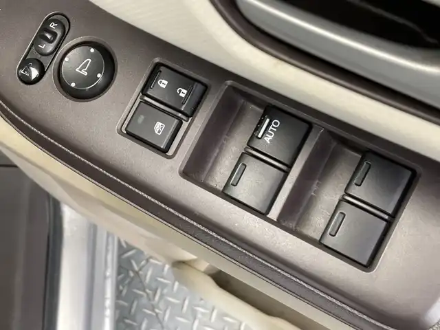 ホンダ Ｎ ＢＯＸ G L ホンダセンシング 栃木県 2018(平30)年 4.8万km ルナシルバーM 純正ナビ/（CD/DVD/Bluetooth/フルセグＴＶ）/バックカメラ/ホンダセンシング/リアコーナーセンサー/ビルトインＥＴＣ/前方ドラレコ/片側パワースライド/オートライト/LEDヘッドライト/横滑り防止装置/スマートキー/プッシュスタート/アイドリングストップ/ステアリングスイッチ/電動格納ミラー/社外アルミホイール/純正フロアマット