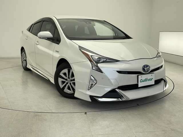 トヨタ プリウス A 千葉県 2016(平28)年 4.5万km ホワイトパールクリスタルシャイン トヨタセーフティセンス/　衝突被害軽減システム/コーナーセンサー（前後）/　レーダークルーズコントロール/パーキングアシスト/　ブラインドスポットモニター/レーンキープアシスト/　オートハイビーム/LEDヘッドライト/社外エアロ/　（フロント/サイド/バック）/純正9インチSDナビ（DSZT-YC4T）/　（Bluetooth/CD/DVD/USB/フルセグTV）/バックカメラ/純正ビルトインETC2.0/前後社外ドライブレコーダー（DC-DR652）/ヘッドアップディスプレイ/パワーステアリング/ステアリングスイッチ/純正フロアマット/純正ドアバイザー