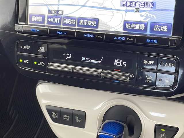 トヨタ プリウス A 千葉県 2016(平28)年 4.5万km ホワイトパールクリスタルシャイン トヨタセーフティセンス/　衝突被害軽減システム/コーナーセンサー（前後）/　レーダークルーズコントロール/パーキングアシスト/　ブラインドスポットモニター/レーンキープアシスト/　オートハイビーム/LEDヘッドライト/社外エアロ/　（フロント/サイド/バック）/純正9インチSDナビ（DSZT-YC4T）/　（Bluetooth/CD/DVD/USB/フルセグTV）/バックカメラ/純正ビルトインETC2.0/前後社外ドライブレコーダー（DC-DR652）/ヘッドアップディスプレイ/パワーステアリング/ステアリングスイッチ/純正フロアマット/純正ドアバイザー