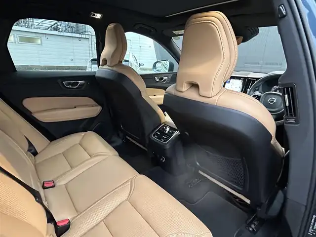 ボルボ ＸＣ６０ D4 AWD インスクリプション 道東・釧路十勝 2018(平30)年 3万km デニムブルーメタリック ４WD/チルトアップ機構付電動パノラマ・ガラス・サンルーフ/harman/kardon/メーカーナビ/　CD/BT/USB/フルセグ/Apple CarPlay/Android Auto/360°ビューカメラ/ETC/360°ドライブレコーダー/ヘッドアップディスプレイ/City Safety（衝突回避・被害軽減ブレーキシステム）/レーン・キーピング・エイド/ステアリング・アシスト付BLIS/アダプティブクルーズコントロール/パーク・アシスト・パイロット/アンバーレザーシート/全席シートヒーター/前席ベンチレーション/前席リラクゼーション機能/LEDヘッドライト/オートハイビーム/社外19インチAW/純正フロアマット