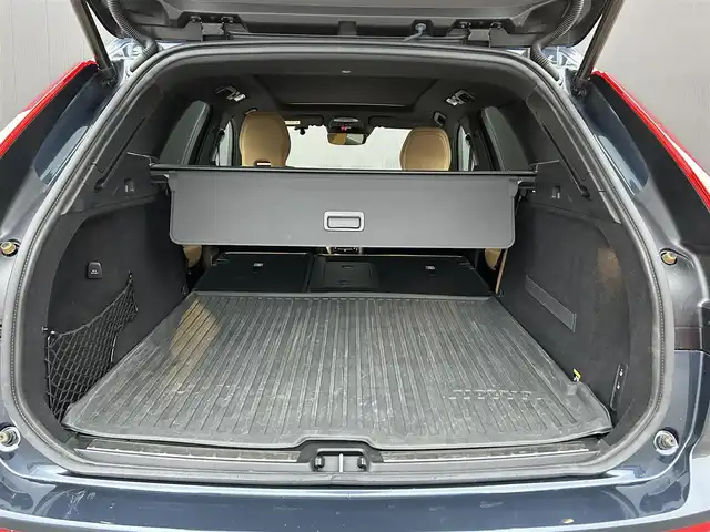 ボルボ ＸＣ６０ D4 AWD インスクリプション 道東・釧路十勝 2018(平30)年 3万km デニムブルーメタリック ４WD/チルトアップ機構付電動パノラマ・ガラス・サンルーフ/harman/kardon/メーカーナビ/　CD/BT/USB/フルセグ/Apple CarPlay/Android Auto/360°ビューカメラ/ETC/360°ドライブレコーダー/ヘッドアップディスプレイ/City Safety（衝突回避・被害軽減ブレーキシステム）/レーン・キーピング・エイド/ステアリング・アシスト付BLIS/アダプティブクルーズコントロール/パーク・アシスト・パイロット/アンバーレザーシート/全席シートヒーター/前席ベンチレーション/前席リラクゼーション機能/LEDヘッドライト/オートハイビーム/社外19インチAW/純正フロアマット