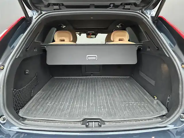 ボルボ ＸＣ６０ D4 AWD インスクリプション 道東・釧路十勝 2018(平30)年 3万km デニムブルーメタリック ４WD/チルトアップ機構付電動パノラマ・ガラス・サンルーフ/harman/kardon/メーカーナビ/　CD/BT/USB/フルセグ/Apple CarPlay/Android Auto/360°ビューカメラ/ETC/360°ドライブレコーダー/ヘッドアップディスプレイ/City Safety（衝突回避・被害軽減ブレーキシステム）/レーン・キーピング・エイド/ステアリング・アシスト付BLIS/アダプティブクルーズコントロール/パーク・アシスト・パイロット/アンバーレザーシート/全席シートヒーター/前席ベンチレーション/前席リラクゼーション機能/LEDヘッドライト/オートハイビーム/社外19インチAW/純正フロアマット