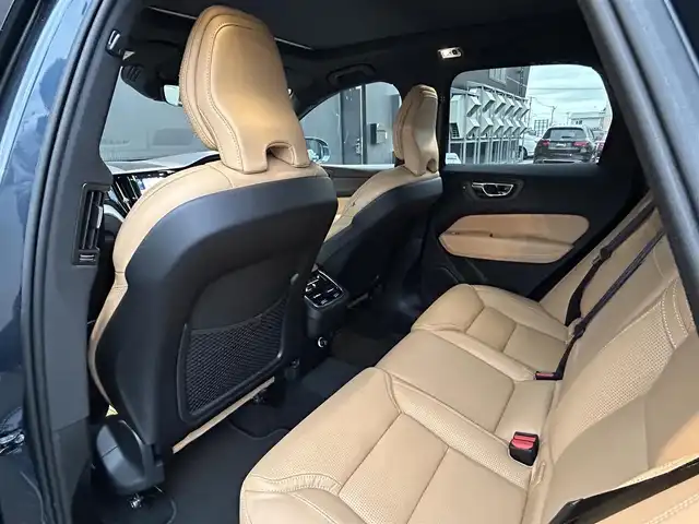 ボルボ ＸＣ６０ D4 AWD インスクリプション 道東・釧路十勝 2018(平30)年 3万km デニムブルーメタリック ４WD/チルトアップ機構付電動パノラマ・ガラス・サンルーフ/harman/kardon/メーカーナビ/　CD/BT/USB/フルセグ/Apple CarPlay/Android Auto/360°ビューカメラ/ETC/360°ドライブレコーダー/ヘッドアップディスプレイ/City Safety（衝突回避・被害軽減ブレーキシステム）/レーン・キーピング・エイド/ステアリング・アシスト付BLIS/アダプティブクルーズコントロール/パーク・アシスト・パイロット/アンバーレザーシート/全席シートヒーター/前席ベンチレーション/前席リラクゼーション機能/LEDヘッドライト/オートハイビーム/社外19インチAW/純正フロアマット