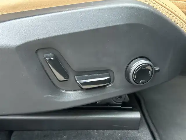 ボルボ ＸＣ６０ D4 AWD インスクリプション 道東・釧路十勝 2018(平30)年 3万km デニムブルーメタリック ４WD/チルトアップ機構付電動パノラマ・ガラス・サンルーフ/harman/kardon/メーカーナビ/　CD/BT/USB/フルセグ/Apple CarPlay/Android Auto/360°ビューカメラ/ETC/360°ドライブレコーダー/ヘッドアップディスプレイ/City Safety（衝突回避・被害軽減ブレーキシステム）/レーン・キーピング・エイド/ステアリング・アシスト付BLIS/アダプティブクルーズコントロール/パーク・アシスト・パイロット/アンバーレザーシート/全席シートヒーター/前席ベンチレーション/前席リラクゼーション機能/LEDヘッドライト/オートハイビーム/社外19インチAW/純正フロアマット