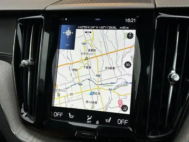 ボルボ ＸＣ６０ D4 AWD インスクリプション 道東・釧路十勝 2018(平30)年 3万km デニムブルーメタリック ４WD/チルトアップ機構付電動パノラマ・ガラス・サンルーフ/harman/kardon/メーカーナビ/　CD/BT/USB/フルセグ/Apple CarPlay/Android Auto/360°ビューカメラ/ETC/360°ドライブレコーダー/ヘッドアップディスプレイ/City Safety（衝突回避・被害軽減ブレーキシステム）/レーン・キーピング・エイド/ステアリング・アシスト付BLIS/アダプティブクルーズコントロール/パーク・アシスト・パイロット/アンバーレザーシート/全席シートヒーター/前席ベンチレーション/前席リラクゼーション機能/LEDヘッドライト/オートハイビーム/社外19インチAW/純正フロアマット