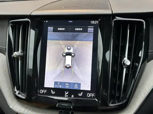 ボルボ ＸＣ６０ D4 AWD インスクリプション 道東・釧路十勝 2018(平30)年 3万km デニムブルーメタリック ４WD/チルトアップ機構付電動パノラマ・ガラス・サンルーフ/harman/kardon/メーカーナビ/　CD/BT/USB/フルセグ/Apple CarPlay/Android Auto/360°ビューカメラ/ETC/360°ドライブレコーダー/ヘッドアップディスプレイ/City Safety（衝突回避・被害軽減ブレーキシステム）/レーン・キーピング・エイド/ステアリング・アシスト付BLIS/アダプティブクルーズコントロール/パーク・アシスト・パイロット/アンバーレザーシート/全席シートヒーター/前席ベンチレーション/前席リラクゼーション機能/LEDヘッドライト/オートハイビーム/社外19インチAW/純正フロアマット