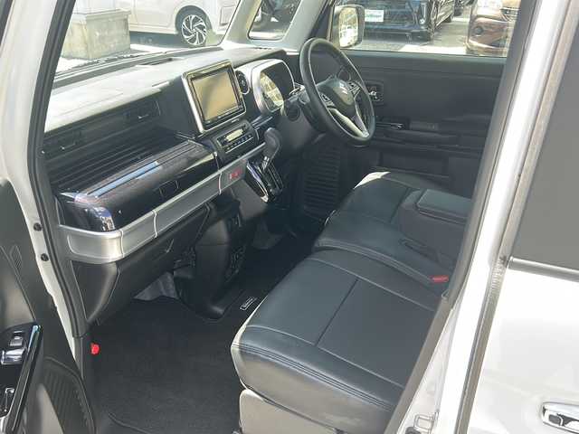 スズキ スペーシア カスタム HYBRID XS ターボ 沖縄県 2022(令4)年 1.2万km ピュアホワイトP 純正8型ナビ　/（ＡＭ／ＦＭ／ＣＤ／ＤＶＤ／ＢＴ）　/全方位モニター　/フルセグＴＶ　/両側パワスラ　/衝突軽減　/ヘッドアップディスプレイ/コーナーセンサー　/レーンキープアシスト　/クルーズコントロール/シートヒーター　/ドラレコ　/オートライト　/ＵＳＢ入力端子/アイドリングストップ/横滑り防止/LEDヘッドライト/ハーフレザー/純正15Aw/スマートキー/純正フロアマット