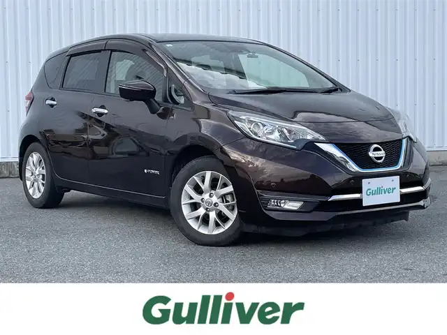 日産 ノート e－パワー メダリスト 福岡県 2017(平29)年 5.6万km インペリアルアンバーP 純正ナビ（ＭＭ３１７Ｄ－Ｗ）/フルセグTV/CD/DVD/BT/SD/AM/FM/AUX/全周囲カメラ/衝突軽減/デジタルインナーミラー/レーンキープアシスト/コーナーセンサー/ＬＥＤオートライト/フォグランプ/純正１５アルミ/ＥＴＣ/ドラレコ