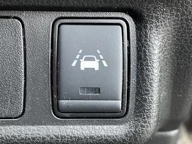 日産 ノート e－パワー メダリスト 福岡県 2017(平29)年 5.6万km インペリアルアンバーP 純正ナビ（ＭＭ３１７Ｄ－Ｗ）/フルセグTV/CD/DVD/BT/SD/AM/FM/AUX/全周囲カメラ/衝突軽減/デジタルインナーミラー/レーンキープアシスト/コーナーセンサー/ＬＥＤオートライト/フォグランプ/純正１５アルミ/ＥＴＣ/ドラレコ