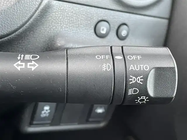 日産 ノート e－パワー メダリスト 福岡県 2017(平29)年 5.6万km インペリアルアンバーP 純正ナビ（ＭＭ３１７Ｄ－Ｗ）/フルセグTV/CD/DVD/BT/SD/AM/FM/AUX/全周囲カメラ/衝突軽減/デジタルインナーミラー/レーンキープアシスト/コーナーセンサー/ＬＥＤオートライト/フォグランプ/純正１５アルミ/ＥＴＣ/ドラレコ