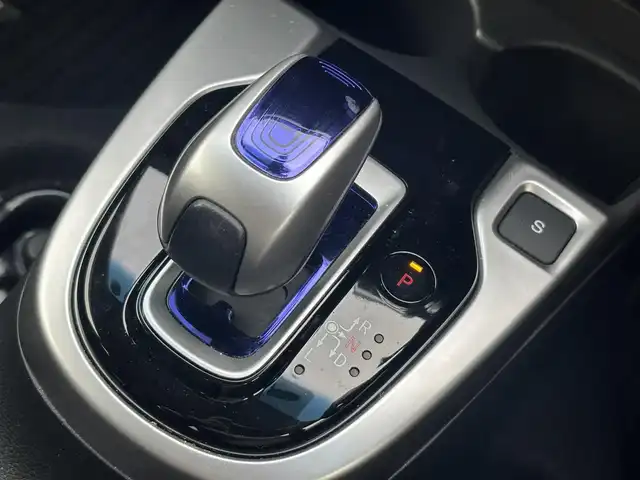ホンダ フィット ハイブリット Lパッケージ 京都府 2016(平28)年 2.4万km プレミアムホワイトパールⅡ  シティブレーキシステム/ LEDヘッドライト/ 前後コーナーセンサー/ クルーズコントロール/ ホンダスマートキー　スペアキーあり/ プッシュスタート/ ギャザーズナビ/ フルセグ/ BTオーディオ/ CD DVD/ バックカメラ/ 車検R9.9.25/ 登録時走行距離　23946キロ