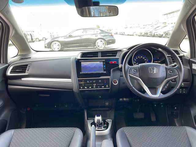 ホンダ フィット ハイブリット Lパッケージ 富山県 2016(平28)年 2.4万km プレミアムホワイトパールⅡ 禁煙車/純正ナビ/バックカメラ/フルセグTV/クルーズコントロール/電動格納ミラー/前後コーナーセンサー/プッシュスタート/スマートキー/スペアキー/アイドリングストップ/ETC/純正フロアマット/LEDヘッドライト/ハーフレザーシート/横滑り防止装置/盗難防止装置