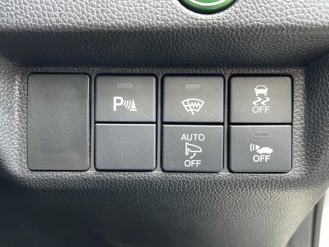 ホンダ フィット ハイブリット Lパッケージ 富山県 2016(平28)年 2.4万km プレミアムホワイトパールⅡ 禁煙車/純正ナビ/バックカメラ/フルセグTV/クルーズコントロール/電動格納ミラー/前後コーナーセンサー/プッシュスタート/スマートキー/スペアキー/アイドリングストップ/ETC/純正フロアマット/LEDヘッドライト/ハーフレザーシート/横滑り防止装置/盗難防止装置