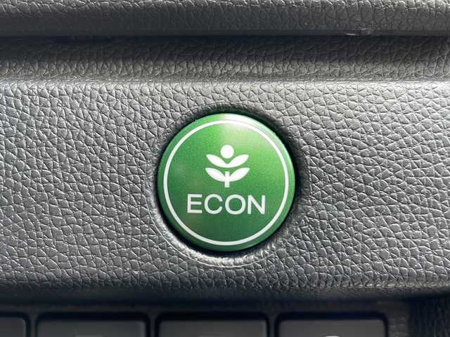 ホンダ フィット ハイブリット Lパッケージ 富山県 2016(平28)年 2.4万km プレミアムホワイトパールⅡ 禁煙車/純正ナビ/バックカメラ/フルセグTV/クルーズコントロール/電動格納ミラー/前後コーナーセンサー/プッシュスタート/スマートキー/スペアキー/アイドリングストップ/ETC/純正フロアマット/LEDヘッドライト/ハーフレザーシート/横滑り防止装置/盗難防止装置