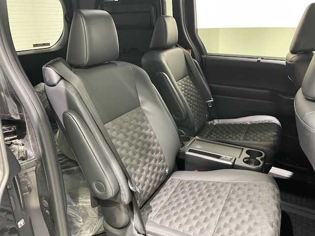 トヨタ ヴォクシー S－Z 宮城県 2022(令4)年 3.6万km スパークリングブラックパールクリスタルシャイン 4WD/ワンオーナー/寒冷地仕様/両側パワースライドドア/トヨタセーフティーセンス/・プリクラッシュセーフティー/・レーントレーシングアシスト/・レーンディパーチャーアラート/・レーダークルーズコントロール/・アダプティブハイビームシステム/・ロードサインアシスト/・発進遅れ告知機能/・レーンチェンジアシスト/・電動パーキングブレーキ/・ブレーキホールド/純正ナビ10.5インチHDディスプレイ/・AM/FM/Bluetooth/USB/CD/HDMI/Miracost/・純正ビルドインETC2.0/・ECOモード/・車外バックカメラ/・TVキャンセラー/コーナーセンサー前後/衝突被害軽減システム/オートライト/LEDヘッドライト/革巻きステアリング/・ステアリングスイッチ/・電子パーキング/・オートブレーキホールド/・車線逸脱警報装置/シートヒーター（運転席＋助手席）/３列シート/サンシェード/純正フロアマット/純正16インチアルミホイール/積込スタッドレスタイヤ