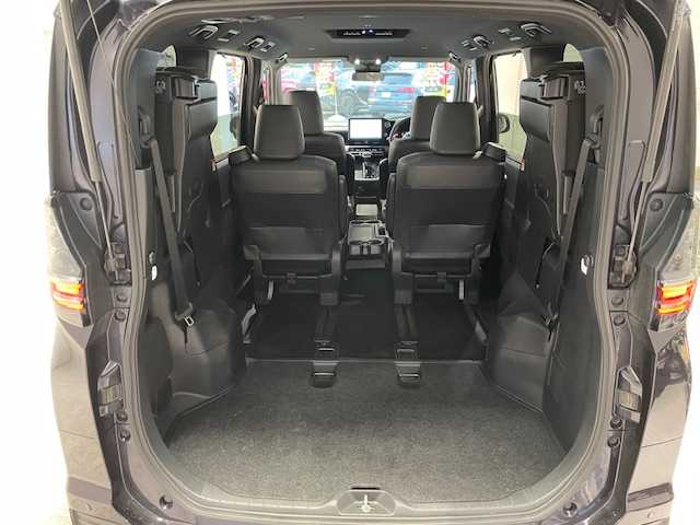 トヨタ ヴォクシー S－Z 宮城県 2022(令4)年 3.6万km スパークリングブラックパールクリスタルシャイン 4WD/ワンオーナー/寒冷地仕様/両側パワースライドドア/トヨタセーフティーセンス/・プリクラッシュセーフティー/・レーントレーシングアシスト/・レーンディパーチャーアラート/・レーダークルーズコントロール/・アダプティブハイビームシステム/・ロードサインアシスト/・発進遅れ告知機能/・レーンチェンジアシスト/・電動パーキングブレーキ/・ブレーキホールド/純正ナビ10.5インチHDディスプレイ/・AM/FM/Bluetooth/USB/CD/HDMI/Miracost/・純正ビルドインETC2.0/・ECOモード/・車外バックカメラ/・TVキャンセラー/コーナーセンサー前後/衝突被害軽減システム/オートライト/LEDヘッドライト/革巻きステアリング/・ステアリングスイッチ/・電子パーキング/・オートブレーキホールド/・車線逸脱警報装置/シートヒーター（運転席＋助手席）/３列シート/サンシェード/純正フロアマット/純正16インチアルミホイール/積込スタッドレスタイヤ