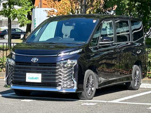 トヨタ ヴォクシー S－Z 宮城県 2022(令4)年 3.6万km スパークリングブラックパールクリスタルシャイン 4WD/ワンオーナー/寒冷地仕様/両側パワースライドドア/トヨタセーフティーセンス/・プリクラッシュセーフティー/・レーントレーシングアシスト/・レーンディパーチャーアラート/・レーダークルーズコントロール/・アダプティブハイビームシステム/・ロードサインアシスト/・発進遅れ告知機能/・レーンチェンジアシスト/・電動パーキングブレーキ/・ブレーキホールド/純正ナビ10.5インチHDディスプレイ/・AM/FM/Bluetooth/USB/CD/HDMI/Miracost/・純正ビルドインETC2.0/・ECOモード/・車外バックカメラ/・TVキャンセラー/コーナーセンサー前後/衝突被害軽減システム/オートライト/LEDヘッドライト/革巻きステアリング/・ステアリングスイッチ/・電子パーキング/・オートブレーキホールド/・車線逸脱警報装置/シートヒーター（運転席＋助手席）/３列シート/サンシェード/純正フロアマット/純正16インチアルミホイール/積込スタッドレスタイヤ