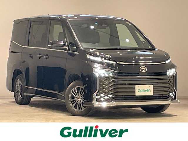 トヨタ ヴォクシー S－Z 福井県 2022(令4)年 3.6万km スパークリングブラックパールクリスタルシャイン 4WD/ワンオーナー/寒冷地仕様/両側パワースライドドア/トヨタセーフティーセンス/・プリクラッシュセーフティー/・レーントレーシングアシスト/・レーンディパーチャーアラート/・レーダークルーズコントロール/・アダプティブハイビームシステム/・ロードサインアシスト/・発進遅れ告知機能/・レーンチェンジアシスト/・電動パーキングブレーキ/・ブレーキホールド/純正ナビ10.5インチHDディスプレイ/・AM/FM/Bluetooth/USB/CD/HDMI/Miracost/・純正ビルドインETC2.0/・ECOモード/・車外バックカメラ/・TVキャンセラー/コーナーセンサー前後/衝突被害軽減システム/オートライト/LEDヘッドライト/革巻きステアリング/・ステアリングスイッチ/・電子パーキング/・オートブレーキホールド/・車線逸脱警報装置/シートヒーター（運転席＋助手席）/３列シート/サンシェード/純正フロアマット/純正16インチアルミホイール/積込スタッドレスタイヤ