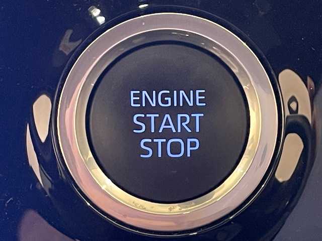 トヨタ ヴォクシー S－Z 福井県 2022(令4)年 3.6万km スパークリングブラックパールクリスタルシャイン 4WD/ワンオーナー/寒冷地仕様/両側パワースライドドア/トヨタセーフティーセンス/・プリクラッシュセーフティー/・レーントレーシングアシスト/・レーンディパーチャーアラート/・レーダークルーズコントロール/・アダプティブハイビームシステム/・ロードサインアシスト/・発進遅れ告知機能/・レーンチェンジアシスト/・電動パーキングブレーキ/・ブレーキホールド/純正ナビ10.5インチHDディスプレイ/・AM/FM/Bluetooth/USB/CD/HDMI/Miracost/・純正ビルドインETC2.0/・ECOモード/・車外バックカメラ/・TVキャンセラー/コーナーセンサー前後/衝突被害軽減システム/オートライト/LEDヘッドライト/革巻きステアリング/・ステアリングスイッチ/・電子パーキング/・オートブレーキホールド/・車線逸脱警報装置/シートヒーター（運転席＋助手席）/３列シート/サンシェード/純正フロアマット/純正16インチアルミホイール/積込スタッドレスタイヤ