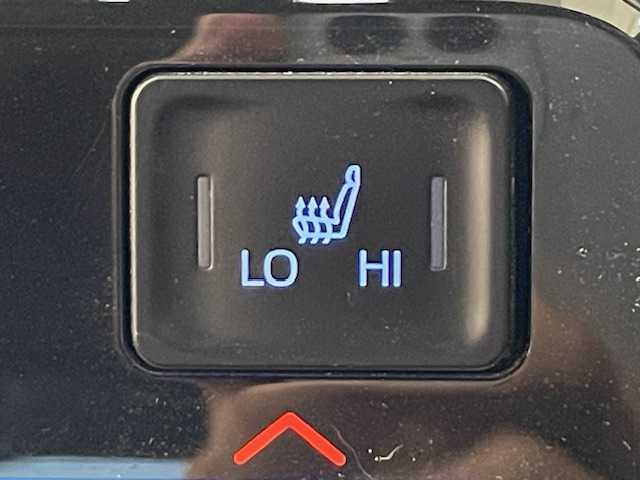 トヨタ ヴォクシー S－Z 福井県 2022(令4)年 3.6万km スパークリングブラックパールクリスタルシャイン 4WD/ワンオーナー/寒冷地仕様/両側パワースライドドア/トヨタセーフティーセンス/・プリクラッシュセーフティー/・レーントレーシングアシスト/・レーンディパーチャーアラート/・レーダークルーズコントロール/・アダプティブハイビームシステム/・ロードサインアシスト/・発進遅れ告知機能/・レーンチェンジアシスト/・電動パーキングブレーキ/・ブレーキホールド/純正ナビ10.5インチHDディスプレイ/・AM/FM/Bluetooth/USB/CD/HDMI/Miracost/・純正ビルドインETC2.0/・ECOモード/・車外バックカメラ/・TVキャンセラー/コーナーセンサー前後/衝突被害軽減システム/オートライト/LEDヘッドライト/革巻きステアリング/・ステアリングスイッチ/・電子パーキング/・オートブレーキホールド/・車線逸脱警報装置/シートヒーター（運転席＋助手席）/３列シート/サンシェード/純正フロアマット/純正16インチアルミホイール/積込スタッドレスタイヤ