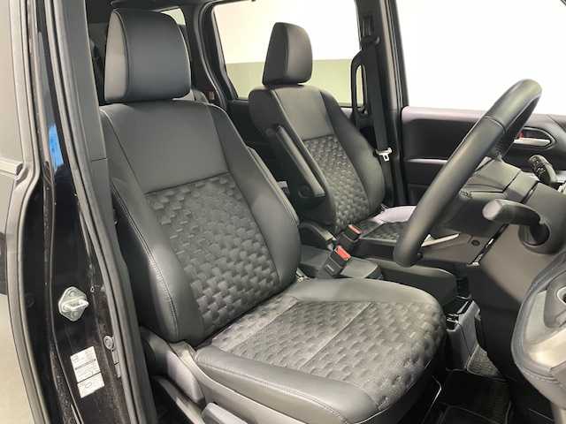 トヨタ ヴォクシー S－Z 福井県 2022(令4)年 3.6万km スパークリングブラックパールクリスタルシャイン 4WD/ワンオーナー/寒冷地仕様/両側パワースライドドア/トヨタセーフティーセンス/・プリクラッシュセーフティー/・レーントレーシングアシスト/・レーンディパーチャーアラート/・レーダークルーズコントロール/・アダプティブハイビームシステム/・ロードサインアシスト/・発進遅れ告知機能/・レーンチェンジアシスト/・電動パーキングブレーキ/・ブレーキホールド/純正ナビ10.5インチHDディスプレイ/・AM/FM/Bluetooth/USB/CD/HDMI/Miracost/・純正ビルドインETC2.0/・ECOモード/・車外バックカメラ/・TVキャンセラー/コーナーセンサー前後/衝突被害軽減システム/オートライト/LEDヘッドライト/革巻きステアリング/・ステアリングスイッチ/・電子パーキング/・オートブレーキホールド/・車線逸脱警報装置/シートヒーター（運転席＋助手席）/３列シート/サンシェード/純正フロアマット/純正16インチアルミホイール/積込スタッドレスタイヤ