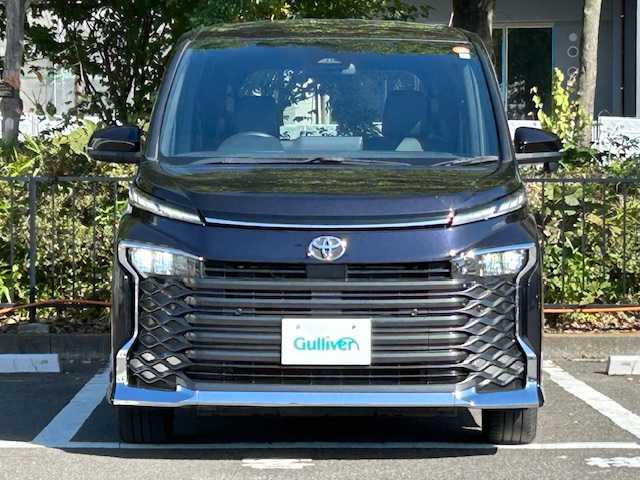 トヨタ ヴォクシー S－Z 福井県 2022(令4)年 3.6万km スパークリングブラックパールクリスタルシャイン 4WD/ワンオーナー/寒冷地仕様/両側パワースライドドア/トヨタセーフティーセンス/・プリクラッシュセーフティー/・レーントレーシングアシスト/・レーンディパーチャーアラート/・レーダークルーズコントロール/・アダプティブハイビームシステム/・ロードサインアシスト/・発進遅れ告知機能/・レーンチェンジアシスト/・電動パーキングブレーキ/・ブレーキホールド/純正ナビ10.5インチHDディスプレイ/・AM/FM/Bluetooth/USB/CD/HDMI/Miracost/・純正ビルドインETC2.0/・ECOモード/・車外バックカメラ/・TVキャンセラー/コーナーセンサー前後/衝突被害軽減システム/オートライト/LEDヘッドライト/革巻きステアリング/・ステアリングスイッチ/・電子パーキング/・オートブレーキホールド/・車線逸脱警報装置/シートヒーター（運転席＋助手席）/３列シート/サンシェード/純正フロアマット/純正16インチアルミホイール/積込スタッドレスタイヤ