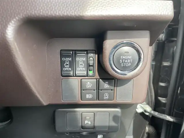 トヨタ ルーミー G 福岡県 2020(令2)年 4.4万km ブラックマイカメタリック 純正ナビ/（AM/FM/CD/DVD/SD/SDREC/BT/フルセグ）/クルーズコントロール/前後コーナーセンサー/衝突軽減ブレーキ/オートハイビーム/両側パワースライドドア/ETC/バックカメラ/前後ドライブレコーダー/LEDヘッドライト/純正フロアマット/純正ドアバイザー/オートライト/オート電動格納ミラー/ステアリングスイッチ/プッシュスタート/スマートキー/保証書・記録簿