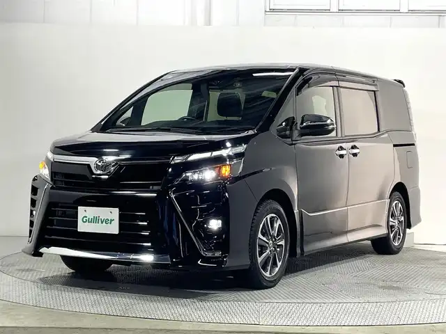 トヨタ ヴォクシー ZS 煌Ⅲ 大阪府 2021(令3)年 3.5万km ブラック 純正ナビＴＶ　ハーフレザー　バックカメラ　ＥＴＣ　ドラレコ　レーンアシスト　アイドリングストップ　オートハイビーム　ＬＥＤヘッドライト　衝突軽減　両側電動　プッシュスタート　スマートキー　フォグランプ