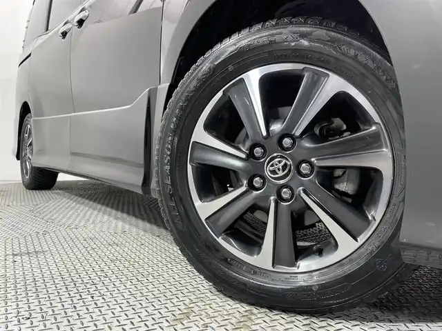 トヨタ ヴォクシー ZS 煌Ⅲ 大阪府 2021(令3)年 3.5万km ブラック 純正ナビＴＶ　ハーフレザー　バックカメラ　ＥＴＣ　ドラレコ　レーンアシスト　アイドリングストップ　オートハイビーム　ＬＥＤヘッドライト　衝突軽減　両側電動　プッシュスタート　スマートキー　フォグランプ