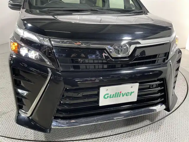 トヨタ ヴォクシー ZS 煌Ⅲ 大阪府 2021(令3)年 3.5万km ブラック 純正ナビＴＶ　ハーフレザー　バックカメラ　ＥＴＣ　ドラレコ　レーンアシスト　アイドリングストップ　オートハイビーム　ＬＥＤヘッドライト　衝突軽減　両側電動　プッシュスタート　スマートキー　フォグランプ