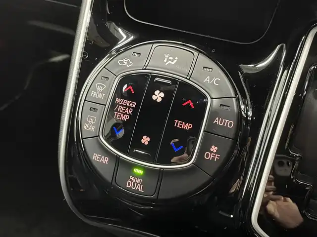 トヨタ ヴォクシー ZS 煌Ⅲ 大阪府 2021(令3)年 3.5万km ブラック 純正ナビＴＶ　ハーフレザー　バックカメラ　ＥＴＣ　ドラレコ　レーンアシスト　アイドリングストップ　オートハイビーム　ＬＥＤヘッドライト　衝突軽減　両側電動　プッシュスタート　スマートキー　フォグランプ