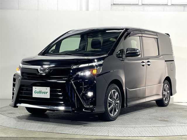 トヨタ ヴォクシー ZS 煌Ⅲ 大阪府 2021(令3)年 3.5万km ブラック 純正ナビＴＶ　ハーフレザー　バックカメラ　ＥＴＣ　ドラレコ　レーンアシスト　アイドリングストップ　オートハイビーム　ＬＥＤヘッドライト　衝突軽減　両側電動　プッシュスタート　スマートキー　フォグランプ
