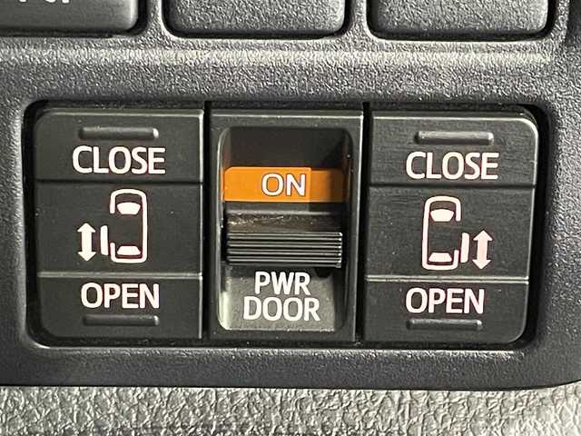 トヨタ ヴォクシー ZS 煌Ⅲ 大阪府 2021(令3)年 3.5万km ブラック 純正ナビＴＶ　ハーフレザー　バックカメラ　ＥＴＣ　ドラレコ　レーンアシスト　アイドリングストップ　オートハイビーム　ＬＥＤヘッドライト　衝突軽減　両側電動　プッシュスタート　スマートキー　フォグランプ